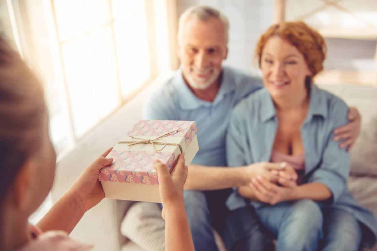 3 idées de cadeaux originales pour un senior