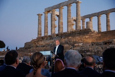 Découverte du nouvel éclairage du temple de Poséidon soutenu par METLEN.