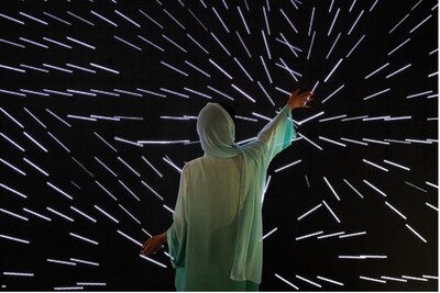 manar abu dhabi 2025 célèbre la lumière avec des œuvres d’art innovantes et immersives